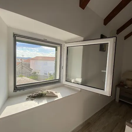 House Little Flower Vikendica