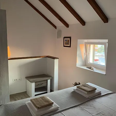 House Little Flower Vikendica *