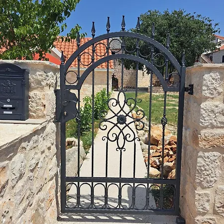 Дом отдыха House Little Flower *