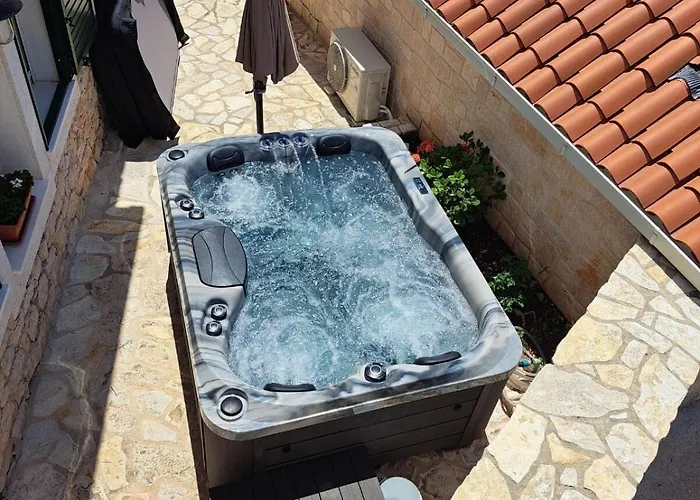 House Little Flower Tatil Evi Trogir